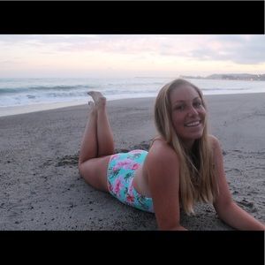 Meet your Posher, Claire